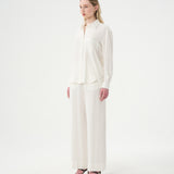 VALERIE C. - Chemise oversized blanche en lin. Côté.