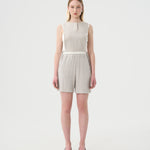 VALERIE . Bermuda en lin gris pâle pour femme. Look complet.