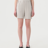 Bermuda gris en lin pour femme.