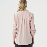 Chemise masculine ample oversize pour femme. Fait au Québec.