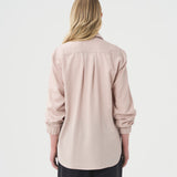 Chemise masculine ample oversize pour femme. Fait au Québec.