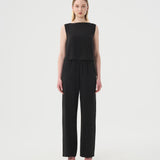 Pantalon et camisole en lin noir pour femme.