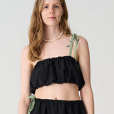 Haut noir et vert sauge en tencel à une bretelle pour femme. Haut ajustable.