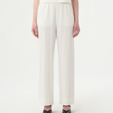 Pantalon ample en lin blanc pour femme.