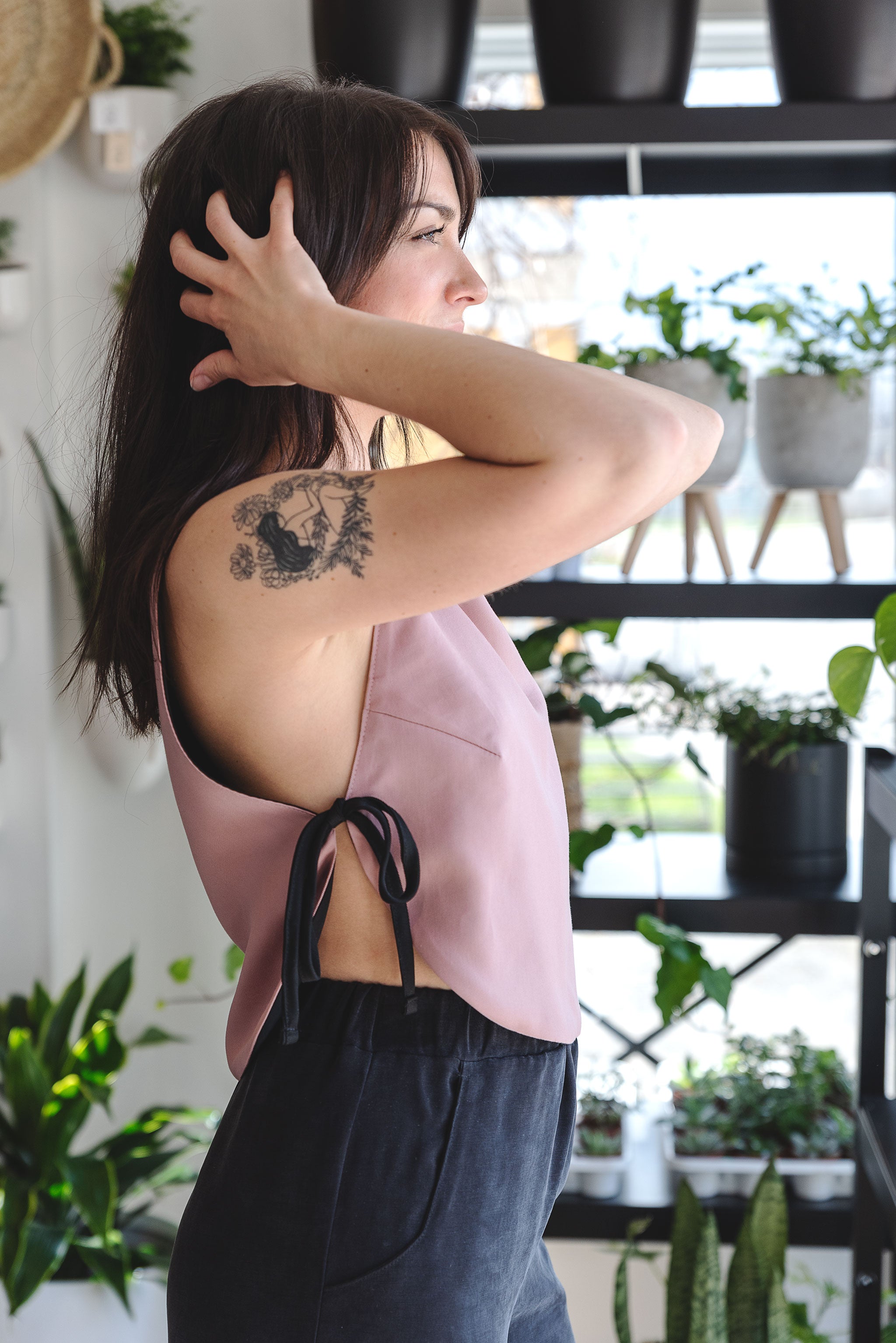 Silhouette Gabrielle. Camisole réversible en lyocell ajustable. Parfaite pour les journées chaudes d'été.