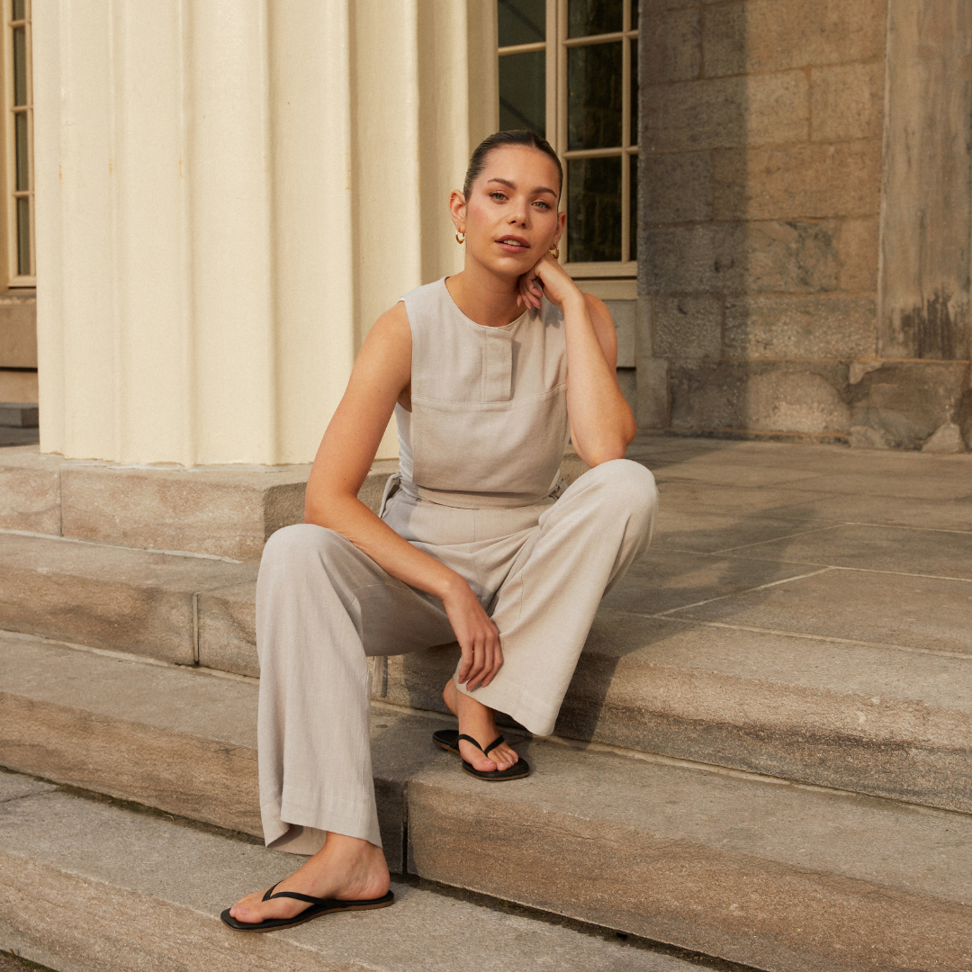 Le plastron : minimalisme affirmé et layering maîtrisé