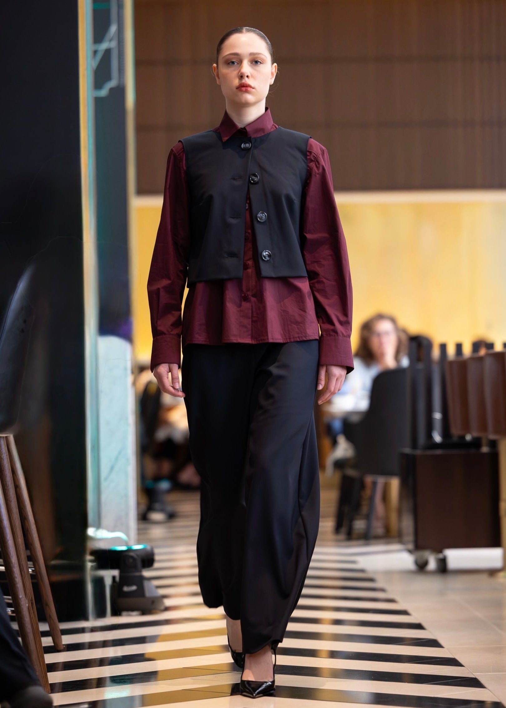 Veste sans manche et pantalon assorti. 100% laine. 