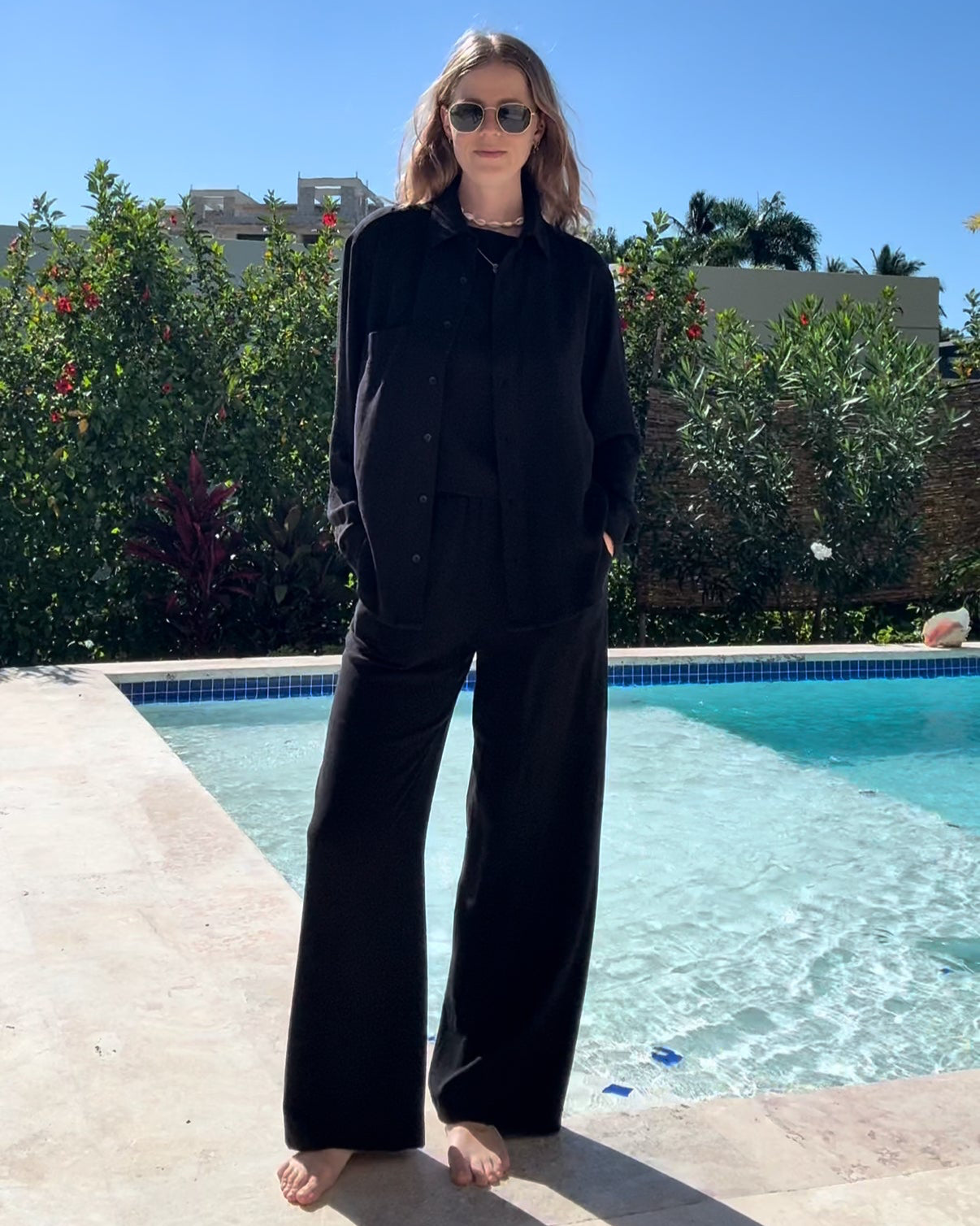 Ensemble noir en lin pour femme. 