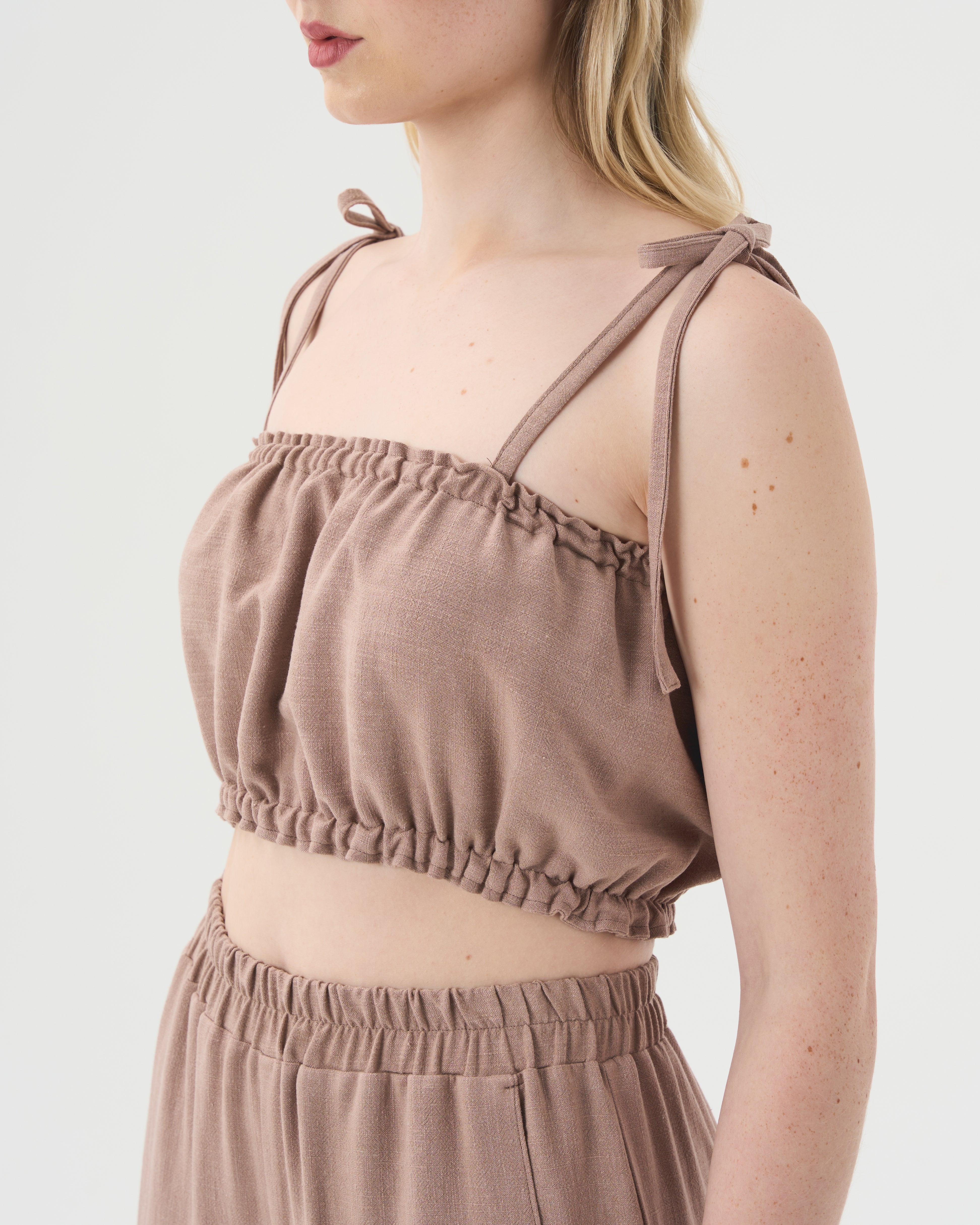 Détails. Haut en lin pour femme. Pantalon taille élastique en lin pour femme. 