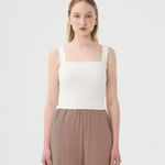 Bermuda en lin taupe pour femme. 