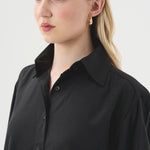 Chemise noire ample et fluide pour femme. Tissu de haut qualité, Tencel, fait au Québec.