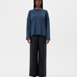 Pantalon ample et droit en laine.