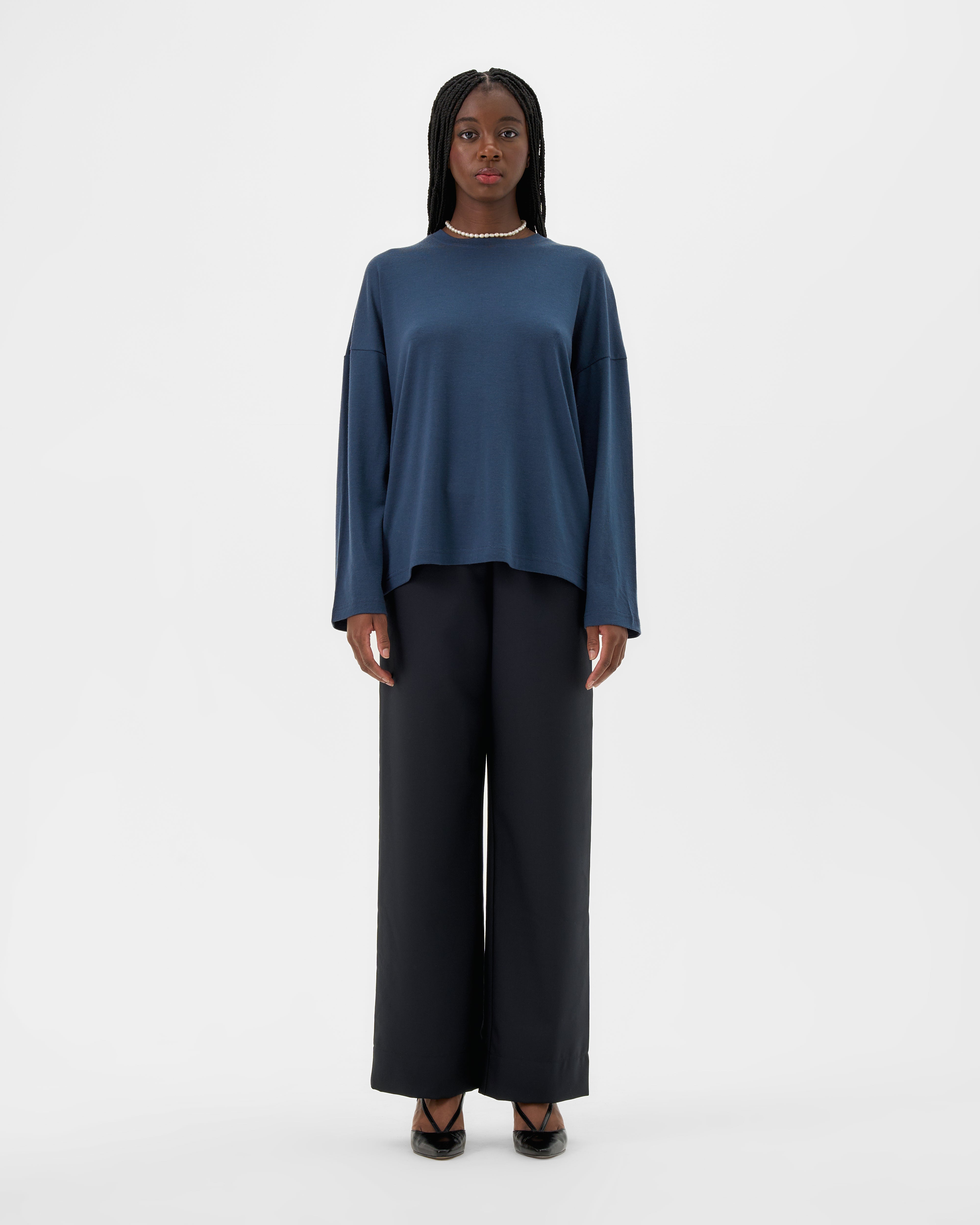 Pantalon ample et droit en laine.