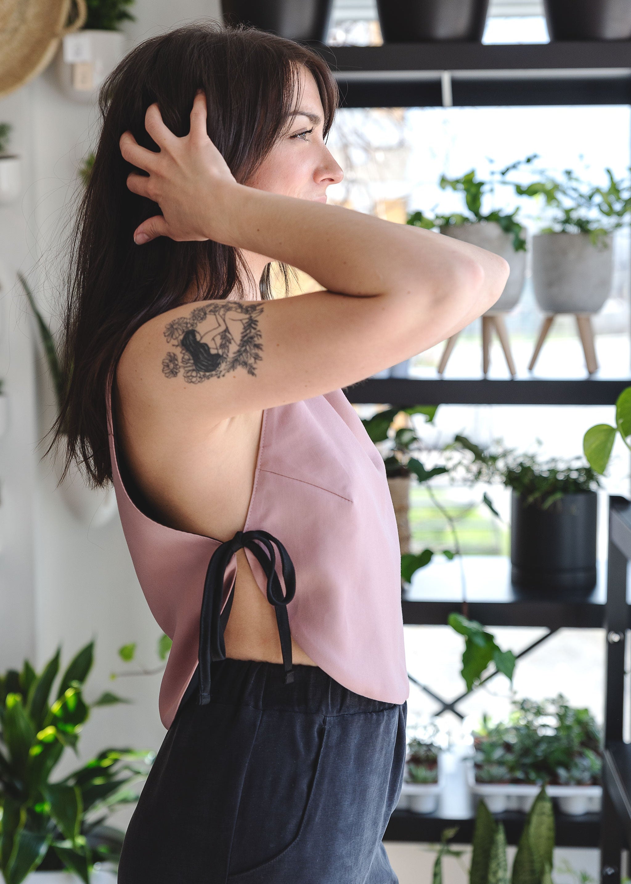 Silhouette Gabrielle. Camisole réversible en lyocell ajustable. Parfaite pour les journées chaudes d'été. 